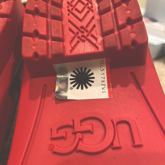 UGG Chevonne Waterproof Sherpa Lining Ankle Red Boots Women's 8 M - Picture 9 of 12